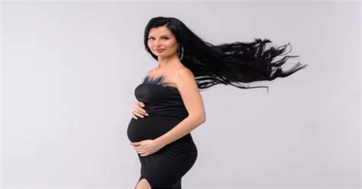 Unraveling The "Selena Gomez Is Pregnant" Rumors